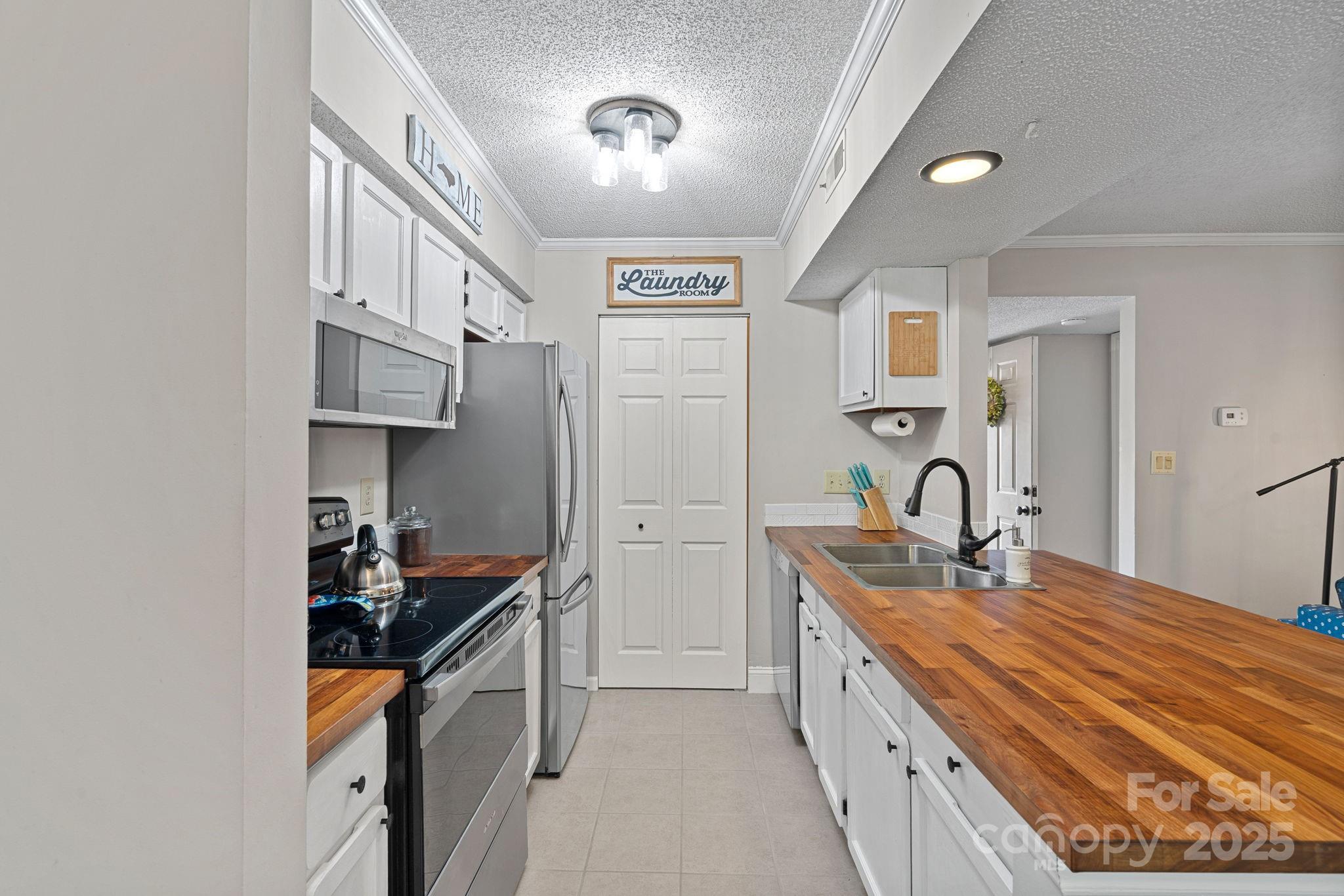 11017 Running Ridge Road Charlotte, NC 28226 - Photo 5 of 27 a kitchen with stainless steel appliances granite countertop a sink stove and refrigerator