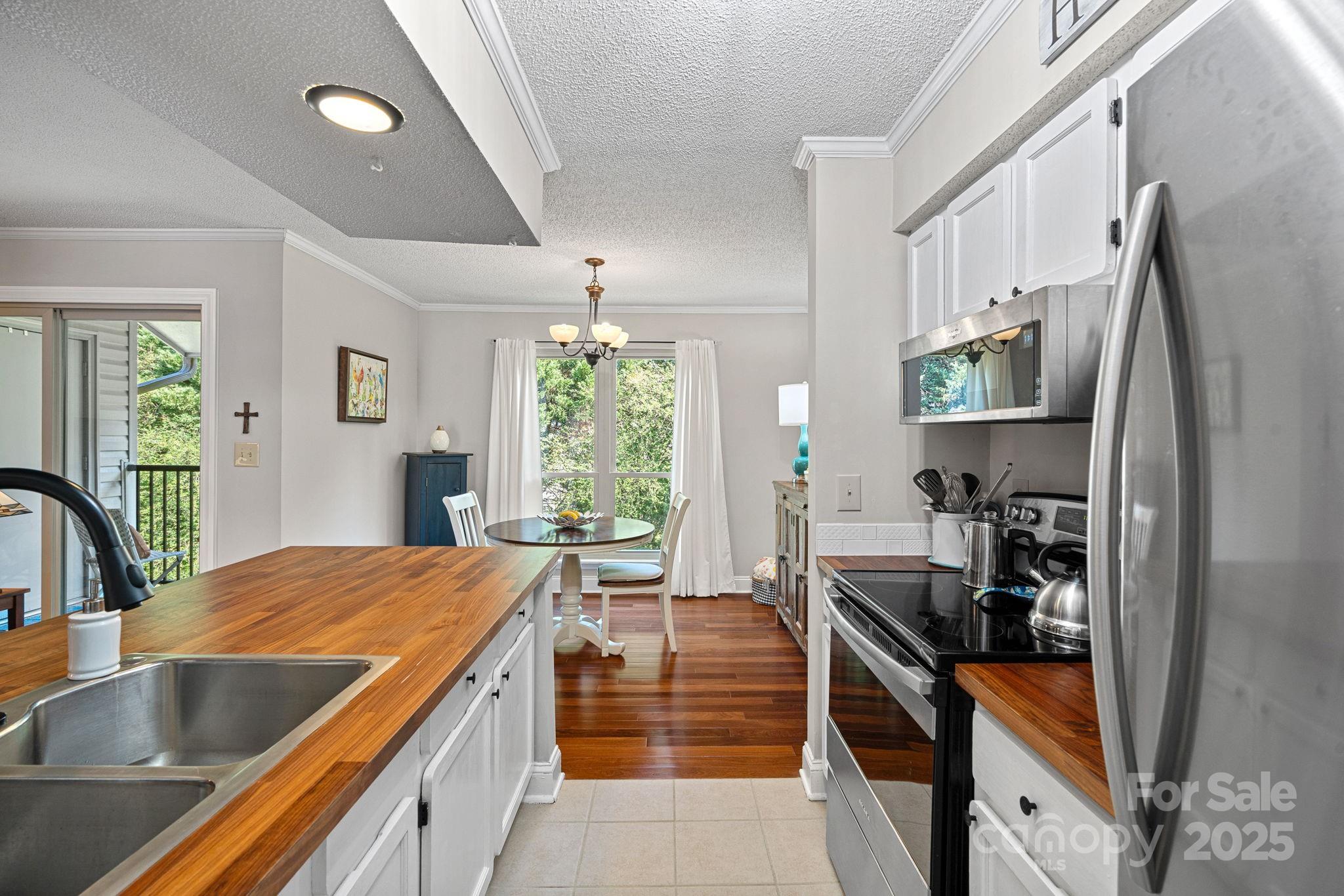 11017 Running Ridge Road Charlotte, NC 28226 - Photo 7 of 27 a kitchen with a sink stove and refrigerator