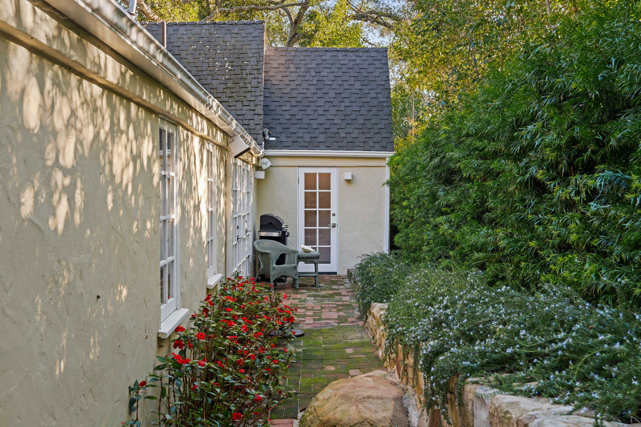 811 Picacho Lane Montecito, CA 93108 - Photo 11 of 22 a backyard of a house with lots of green space