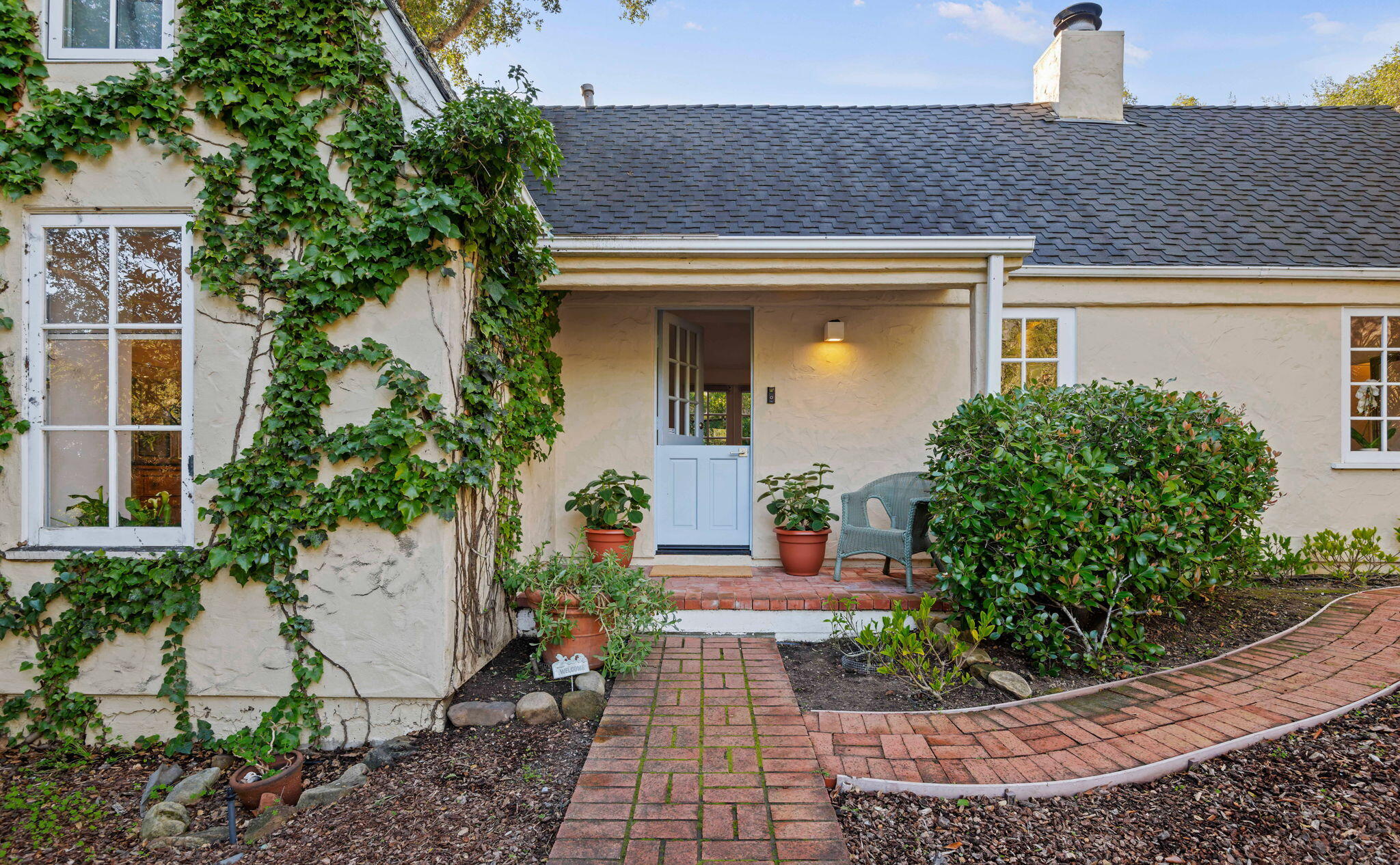 811 Picacho Lane Montecito, CA 93108 - Photo 4 of 22 a front view of a house with garden