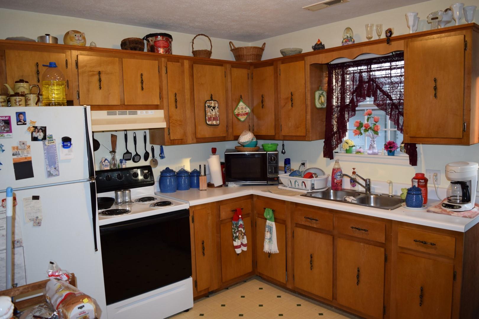 1855 Riddle Road Manchester, TN 37355 - Photo 2 of 8 Kitchen
