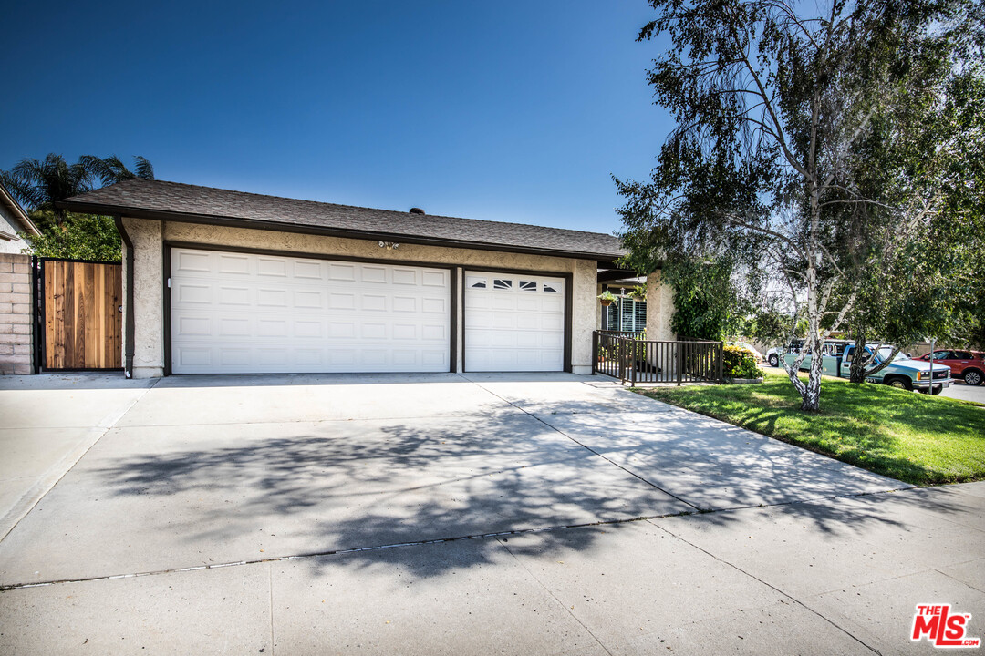 1876 Fitzgerald Road Simi Valley, CA 93065 - Photo 2 of 18
