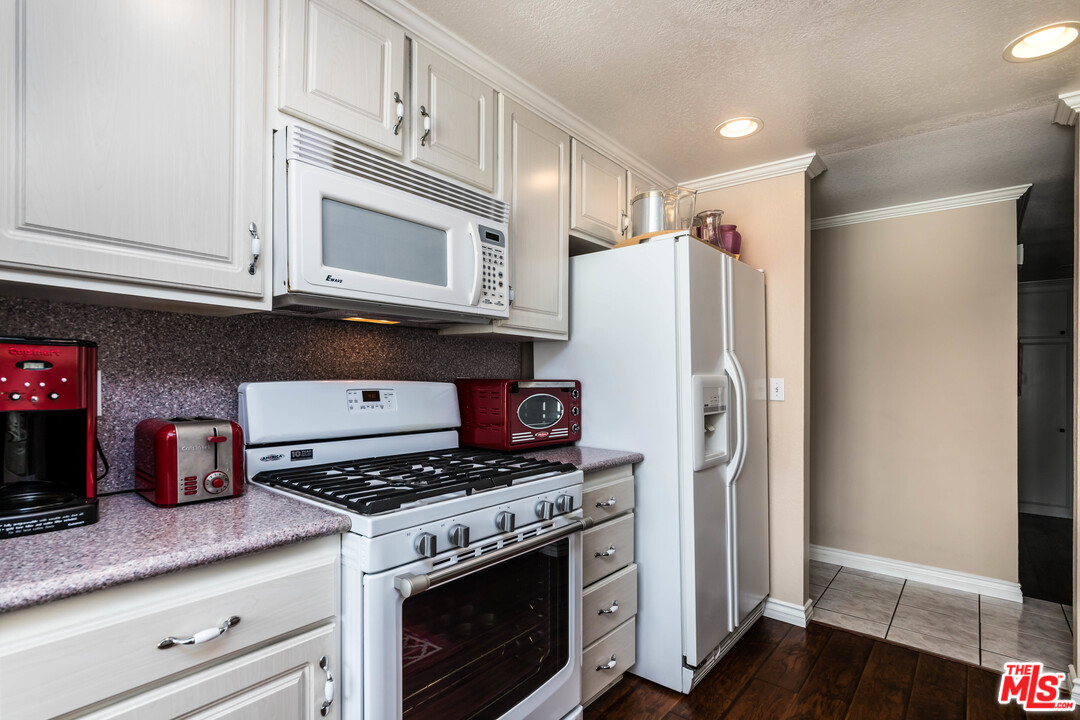 1876 Fitzgerald Road Simi Valley, CA 93065 - Photo 6 of 18