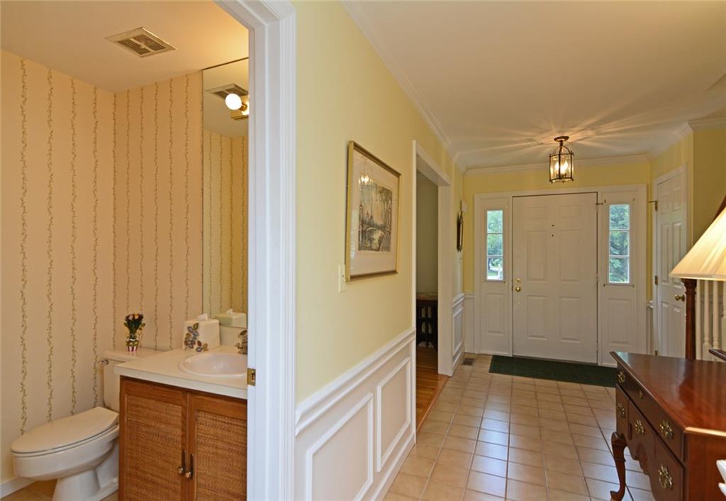 242 Sweet Gum Road Pittsburgh, PA 15238 - Photo 2 of 14 Gallery Image 2