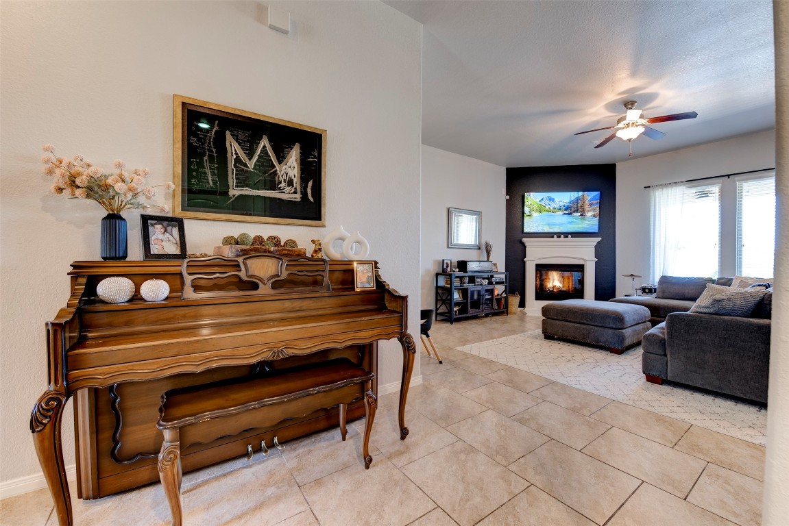 22939 Banff Brook Way Tomball, TX 77375 - Photo 5 of 25 Elegant entry space with high ceilings and room for décor or statement pieces, creating a welcoming first impression.