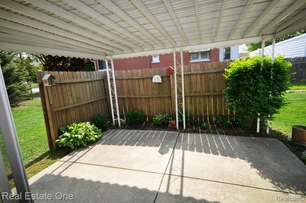 18751 Common Road Roseville, MI 48066 - Photo 19 of 28 Common%20Rd%20Cond00115.jpg