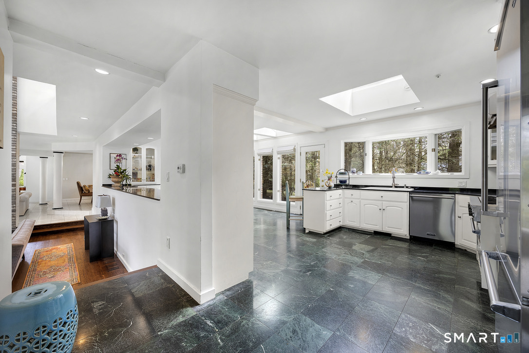 34 Canoe Brook Road Trumbull, CT 06611 - Photo 11 of 37