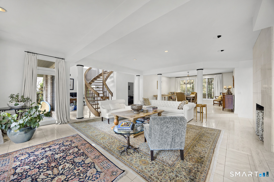 34 Canoe Brook Road Trumbull, CT 06611 - Photo 4 of 37