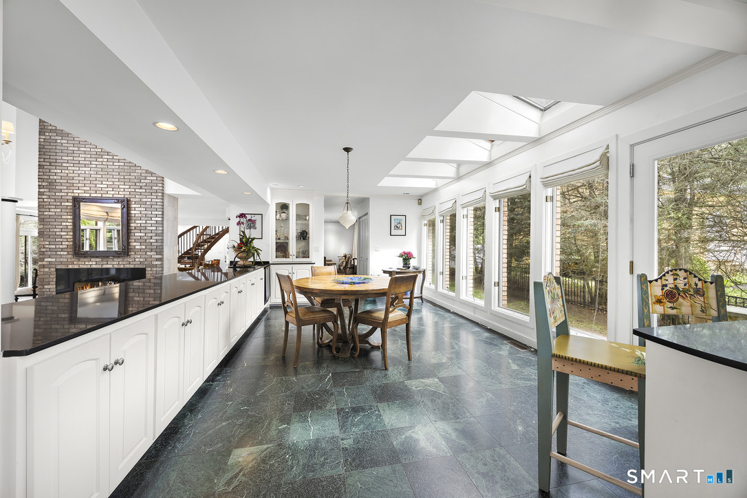 34 Canoe Brook Road Trumbull, CT 06611 - Photo 8 of 37