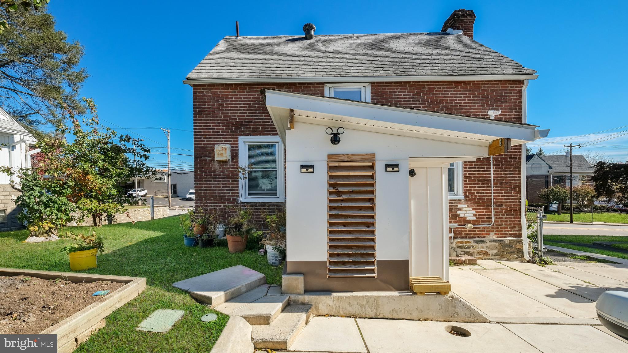 712 North York Road Willow Grove, PA 19090 - Photo 10 of 27 a front view of a house with a yard