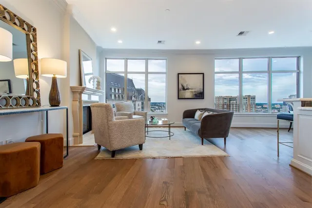 $1,975,000 | 2555 North Pearl Street, Unit 1903, Dallas, TX 75201