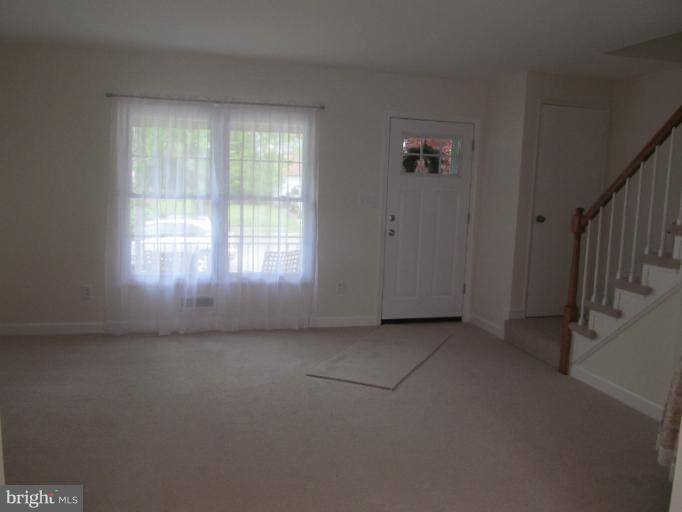 905 Southridge Road Catonsville, MD 21228 - Photo 11 of 14 a view of empty room with window