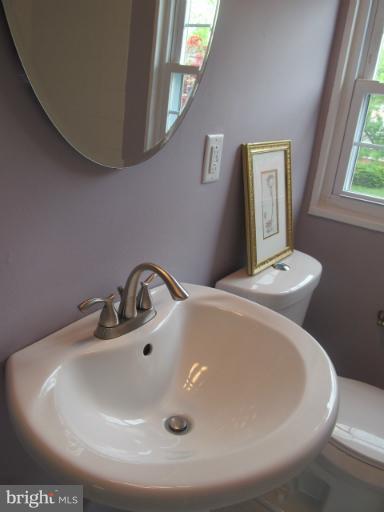 905 Southridge Road Catonsville, MD 21228 - Photo 5 of 14 a bathroom with a bathtub