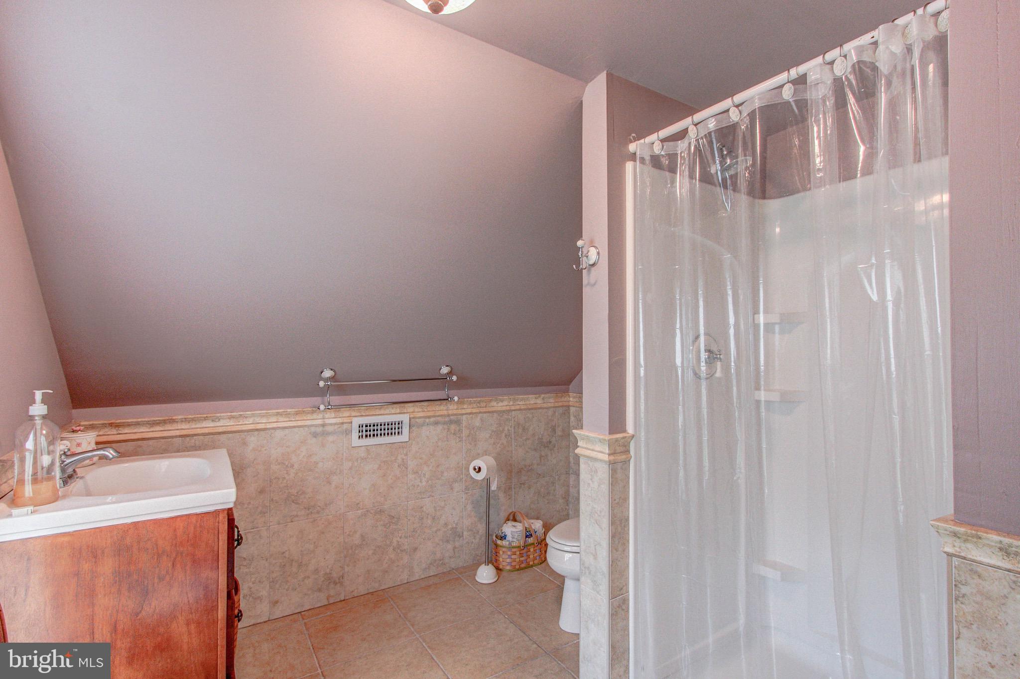 2613 Hill Road Green Lane, PA 18054 - Photo 125 of 146 Full bath upstairs in cottage