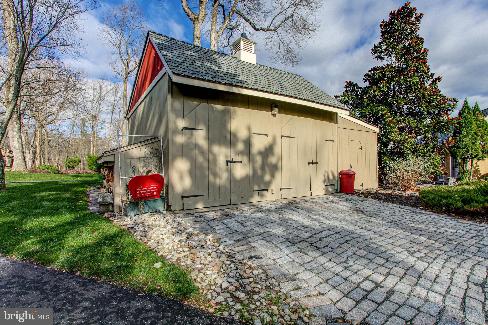 2613 Hill Road Green Lane, PA 18054 - Photo 7 of 146 Your storage barn with loft inside!