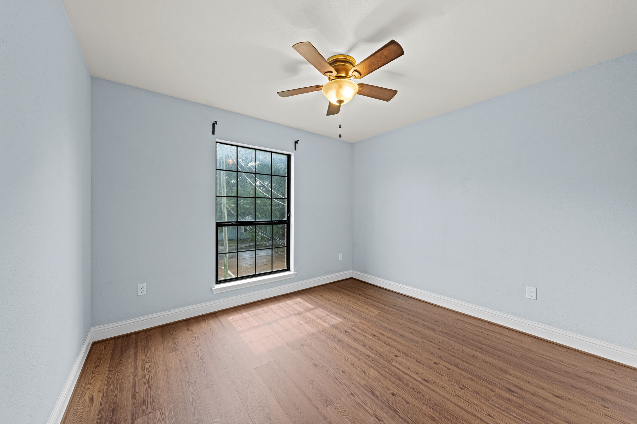 5102 Hardy Street Houston, TX 77009 - Photo 19 of 24 Bedroom (second floor)