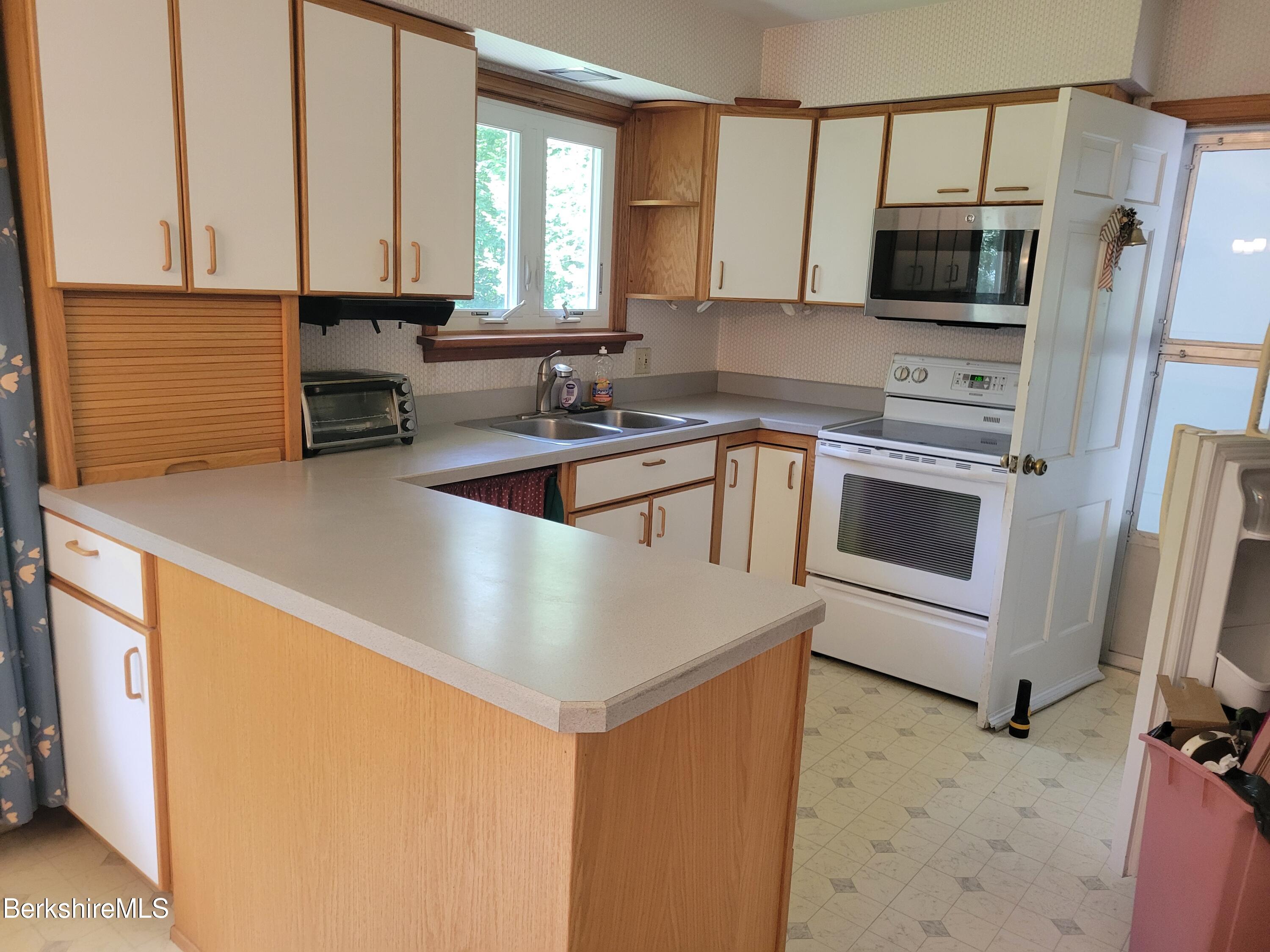 68 Wade Inn Road Becket, MA 01223 - Photo 6 of 18 1000002383