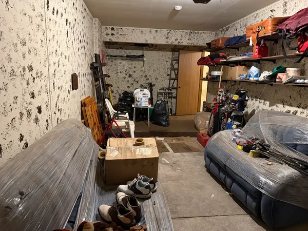 $250,000 | 332 Essex Court, Unit 4, Wood Dale, IL 60191