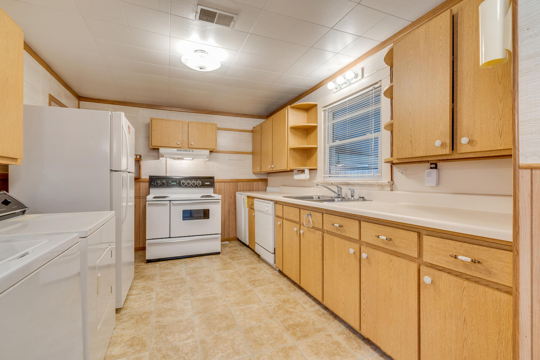 111 Melrose Street Hampton, TN 37658 - Photo 13 of 44 013