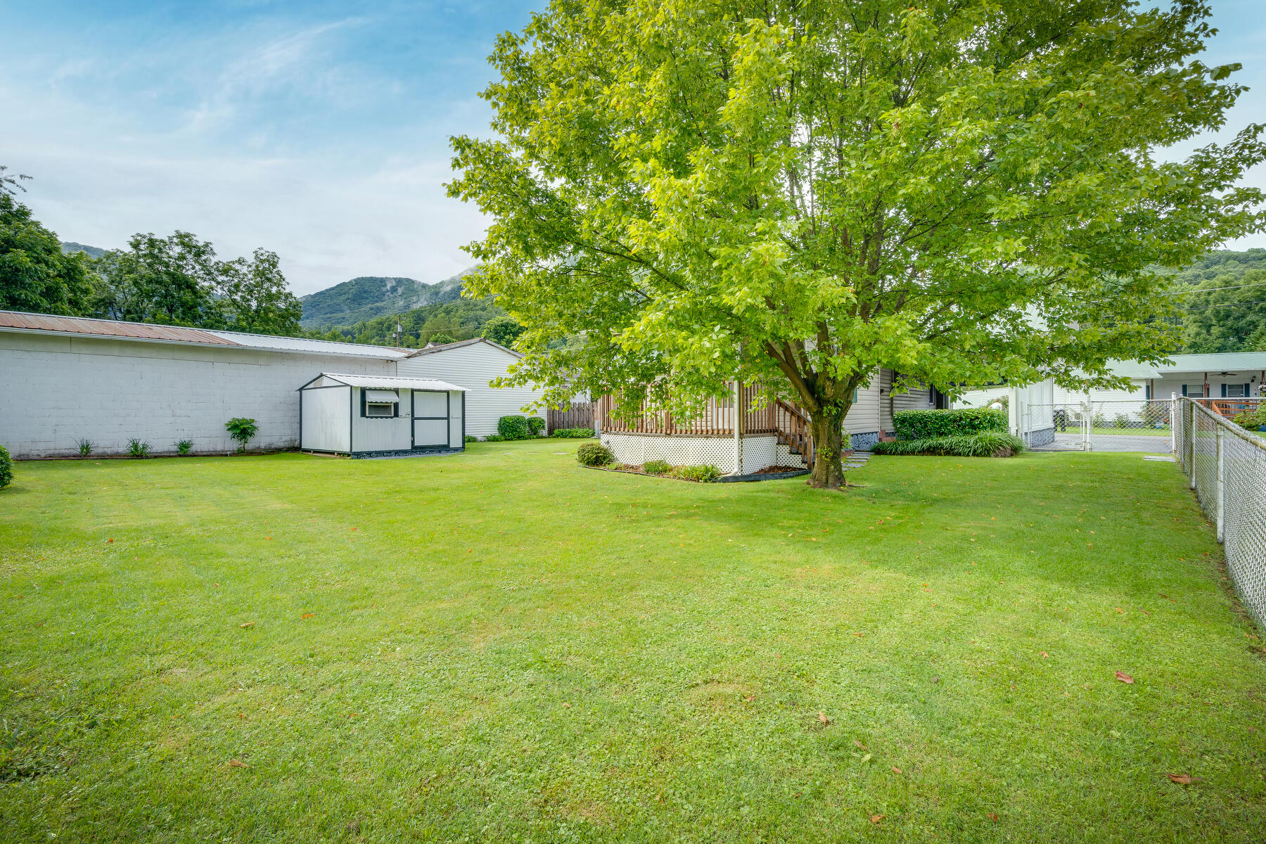 111 Melrose Street Hampton, TN 37658 - Photo 28 of 44 028