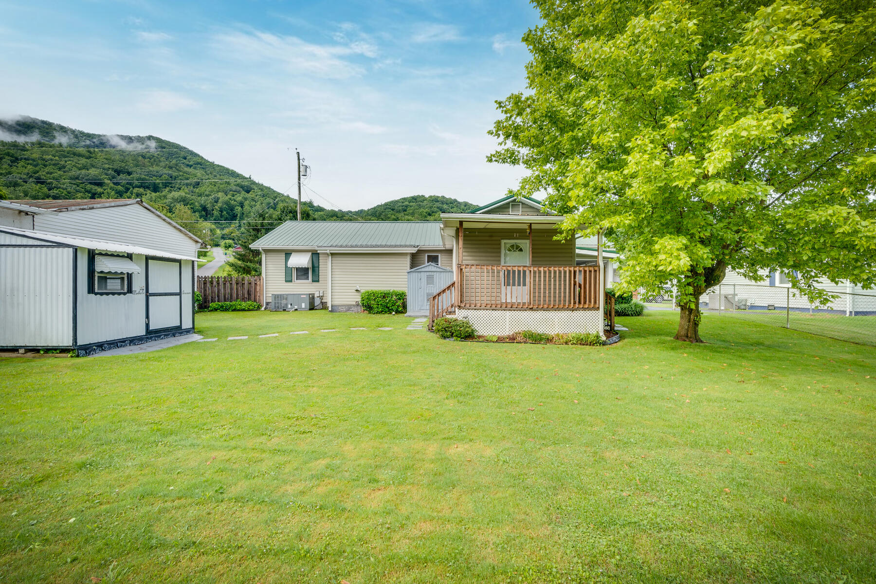 111 Melrose Street Hampton, TN 37658 - Photo 29 of 44 029