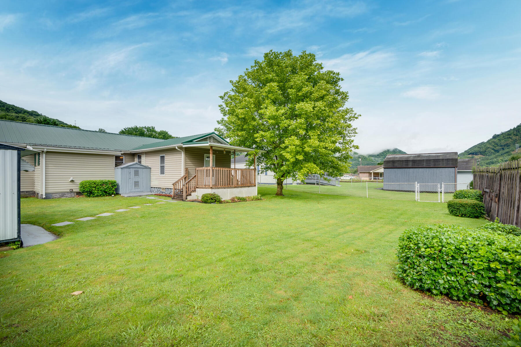 111 Melrose Street Hampton, TN 37658 - Photo 30 of 44 030