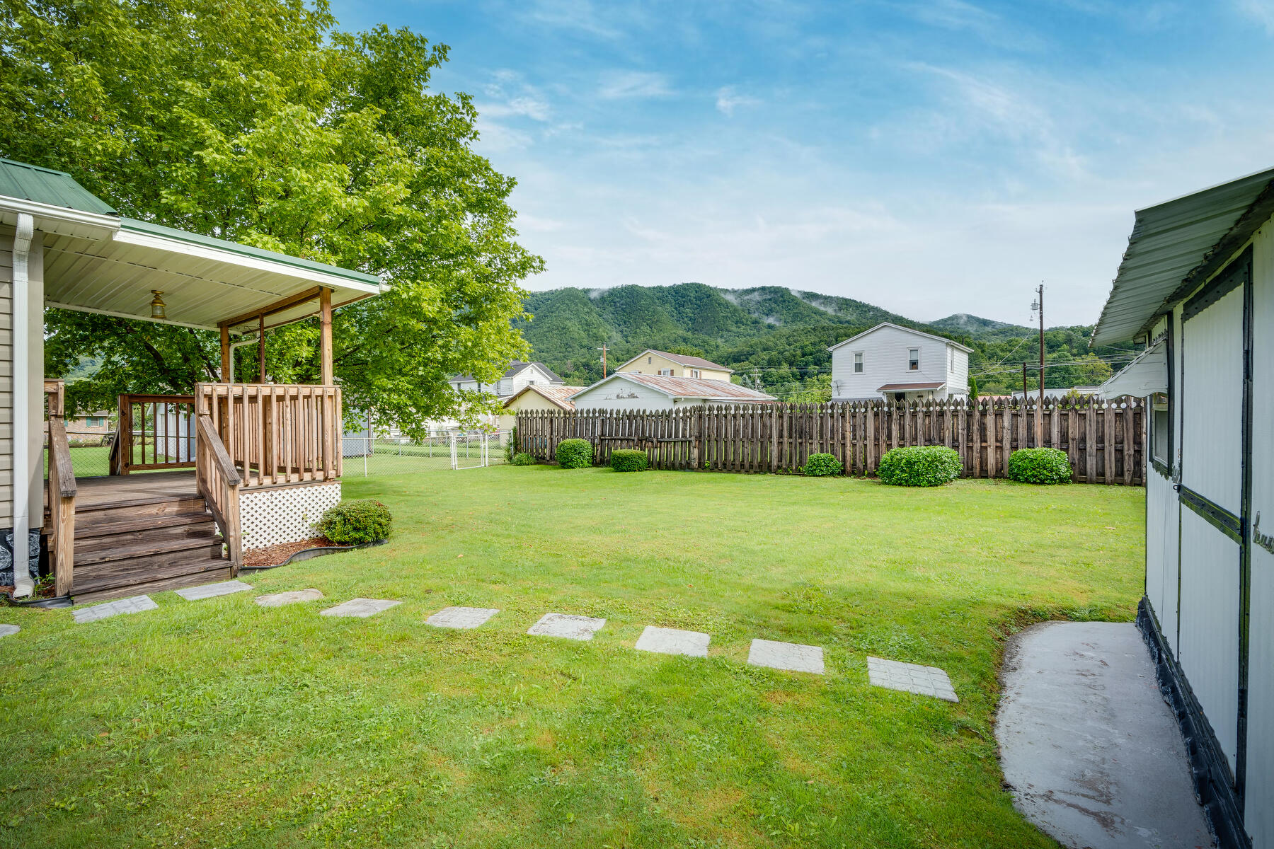 111 Melrose Street Hampton, TN 37658 - Photo 31 of 44 031