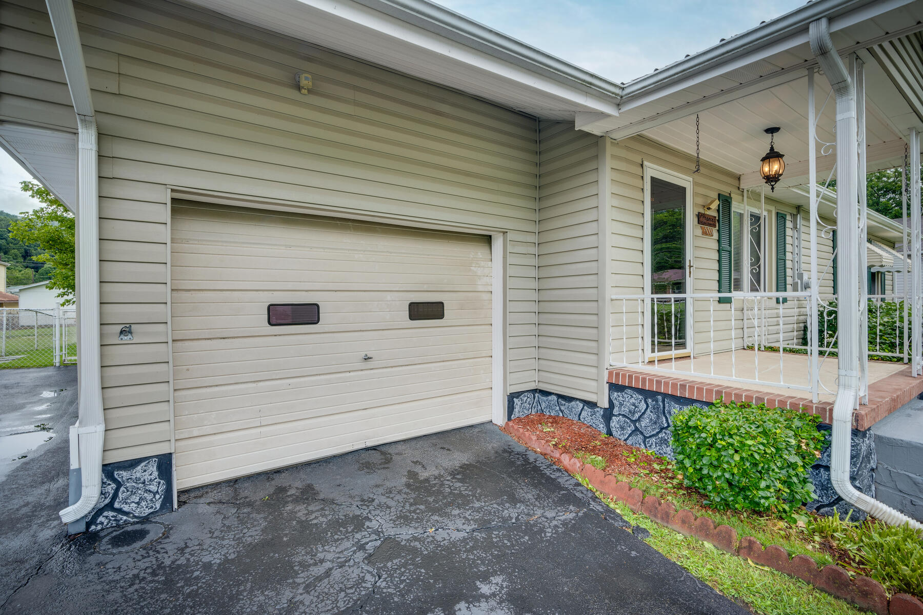111 Melrose Street Hampton, TN 37658 - Photo 4 of 44 004
