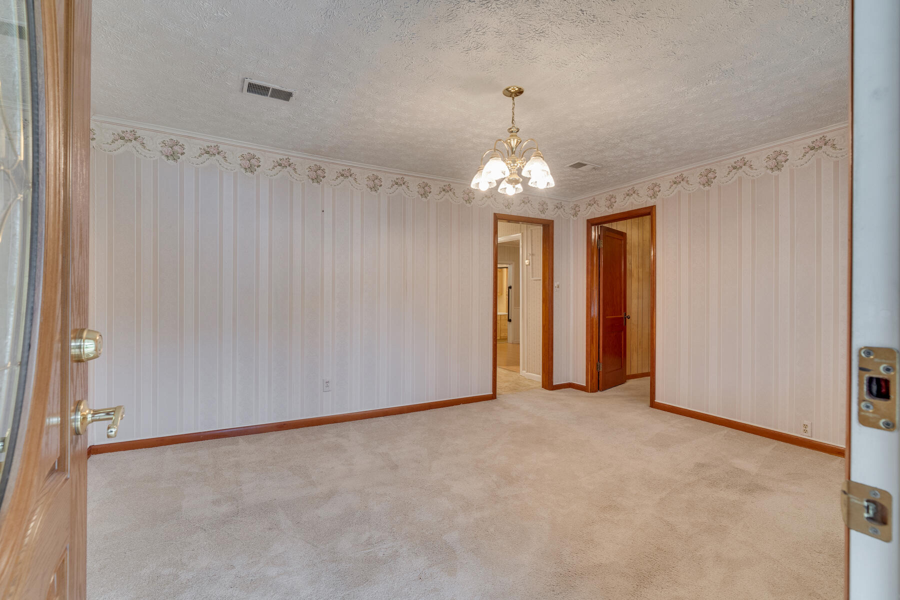 111 Melrose Street Hampton, TN 37658 - Photo 6 of 44 006