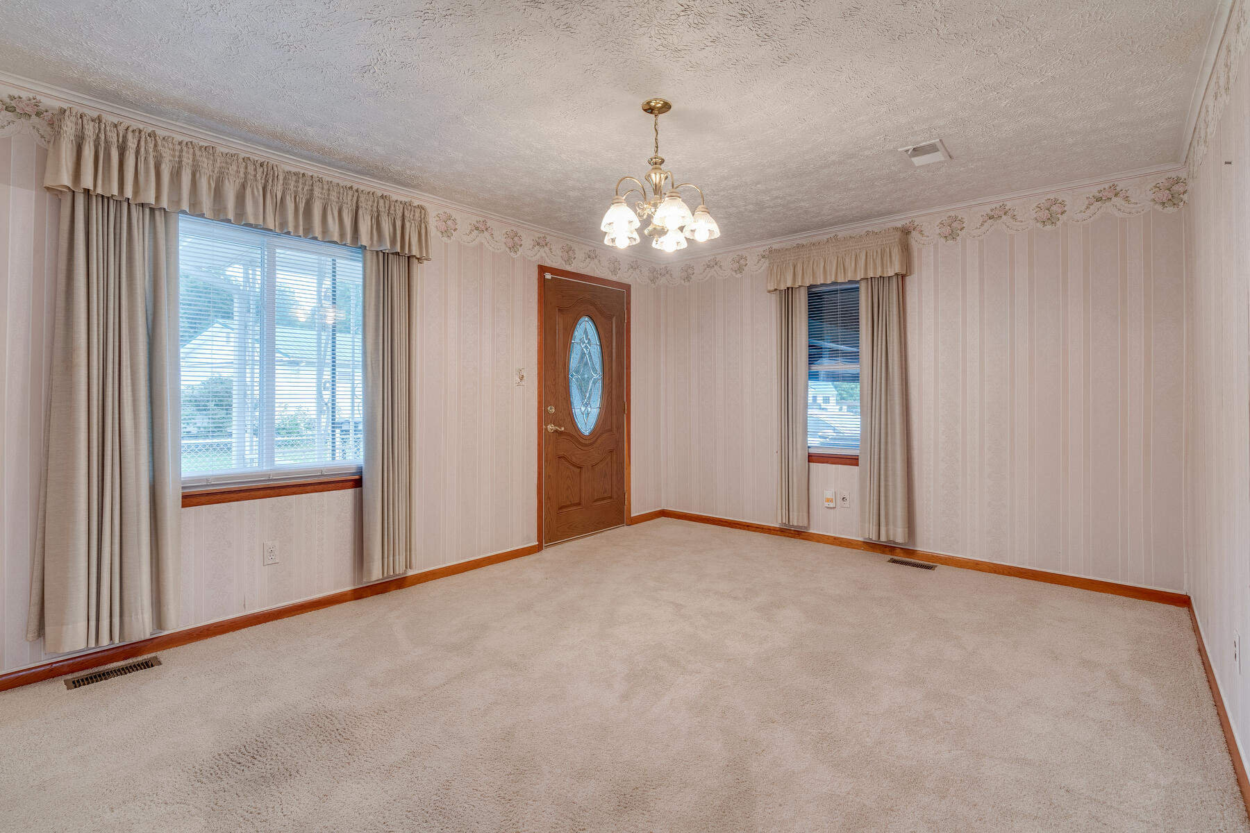 111 Melrose Street Hampton, TN 37658 - Photo 8 of 44 008