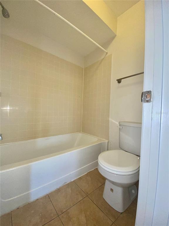 5144 Conroy Road, Unit 38 Orlando, FL 32811 - Photo 25 of 49 a bathroom with a toilet and a bath tub