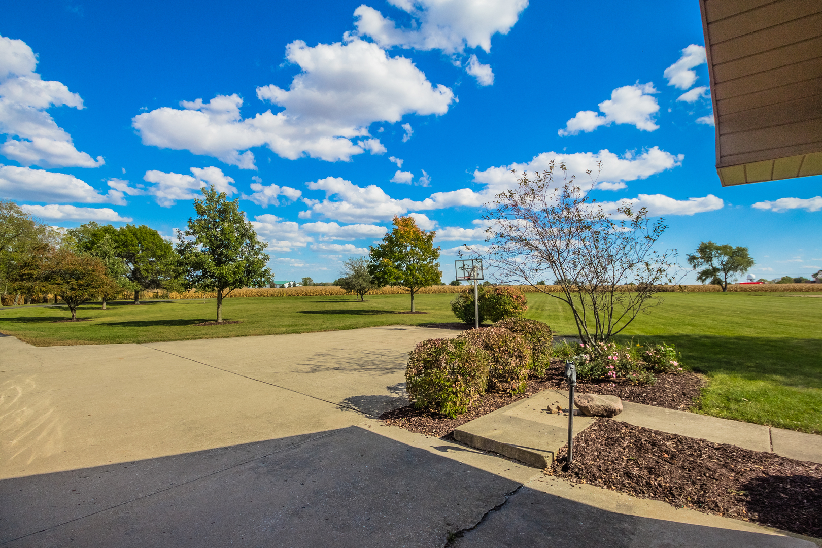 18802 West Manhattan Road Elwood, IL 60421 - Photo 31 of 38 a view of a golf course with a fountain