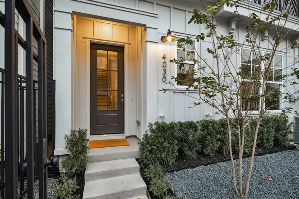 $800,000 | 4030 Blossom Street, Houston, TX 77007