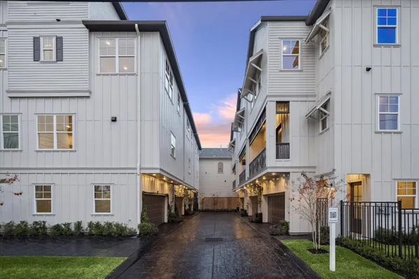 $800,000 | 4030 Blossom Street, Houston, TX 77007