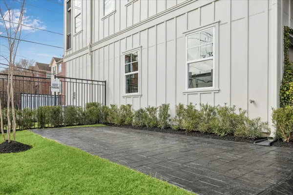 $800,000 | 4030 Blossom Street, Houston, TX 77007