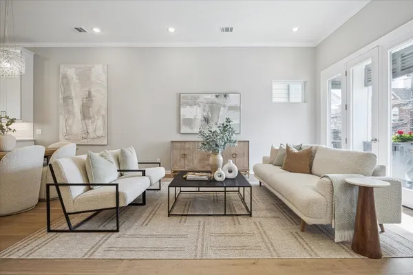 $800,000 | 4030 Blossom Street, Houston, TX 77007