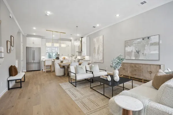 $800,000 | 4030 Blossom Street, Houston, TX 77007