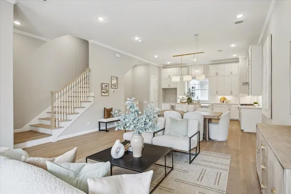 $800,000 | 4030 Blossom Street, Houston, TX 77007