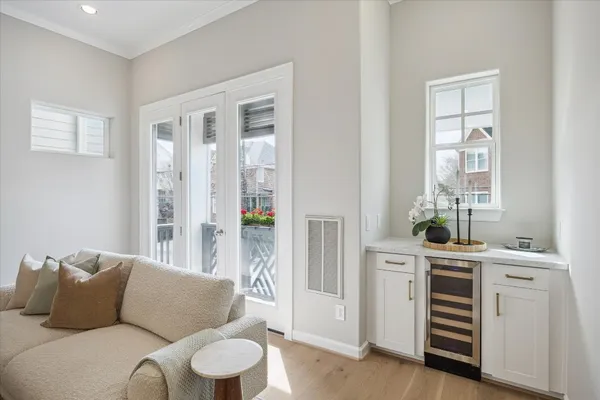 $800,000 | 4030 Blossom Street, Houston, TX 77007