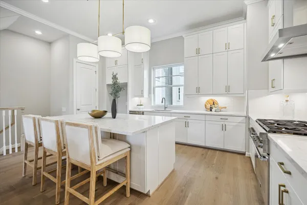 $800,000 | 4030 Blossom Street, Houston, TX 77007