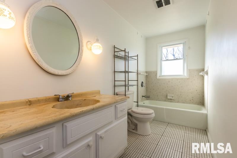 1408 Springfield Road East Peoria, IL 61611 - Photo 17 of 36 Gallery Image 17