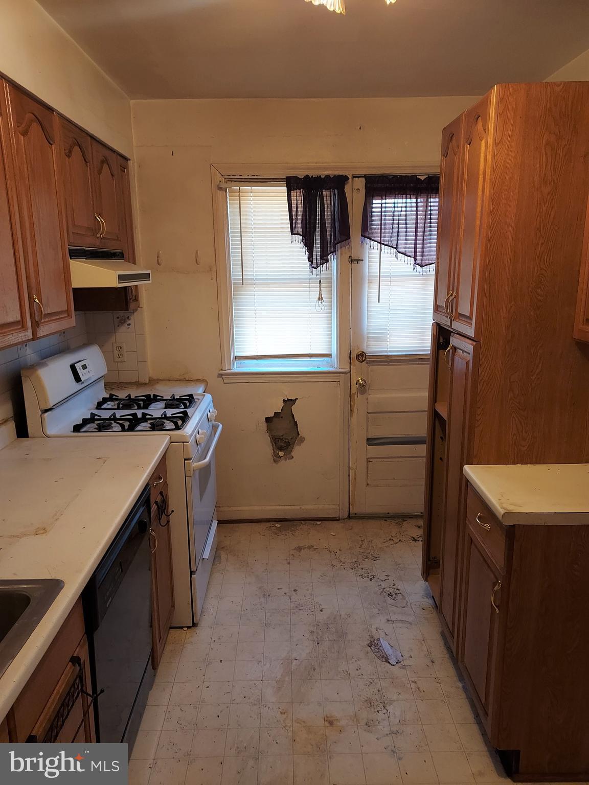 8643 Oak Road Baltimore, MD 21234 - Photo 7 of 19