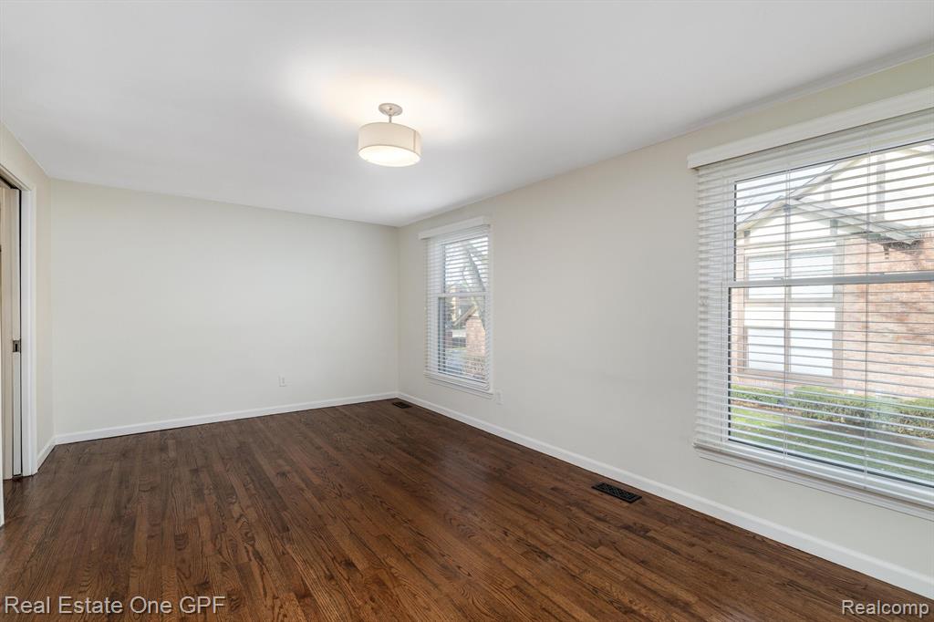 1708 Vernier Road Grosse Pointe Woods, MI 48236 - Photo 18 of 43
