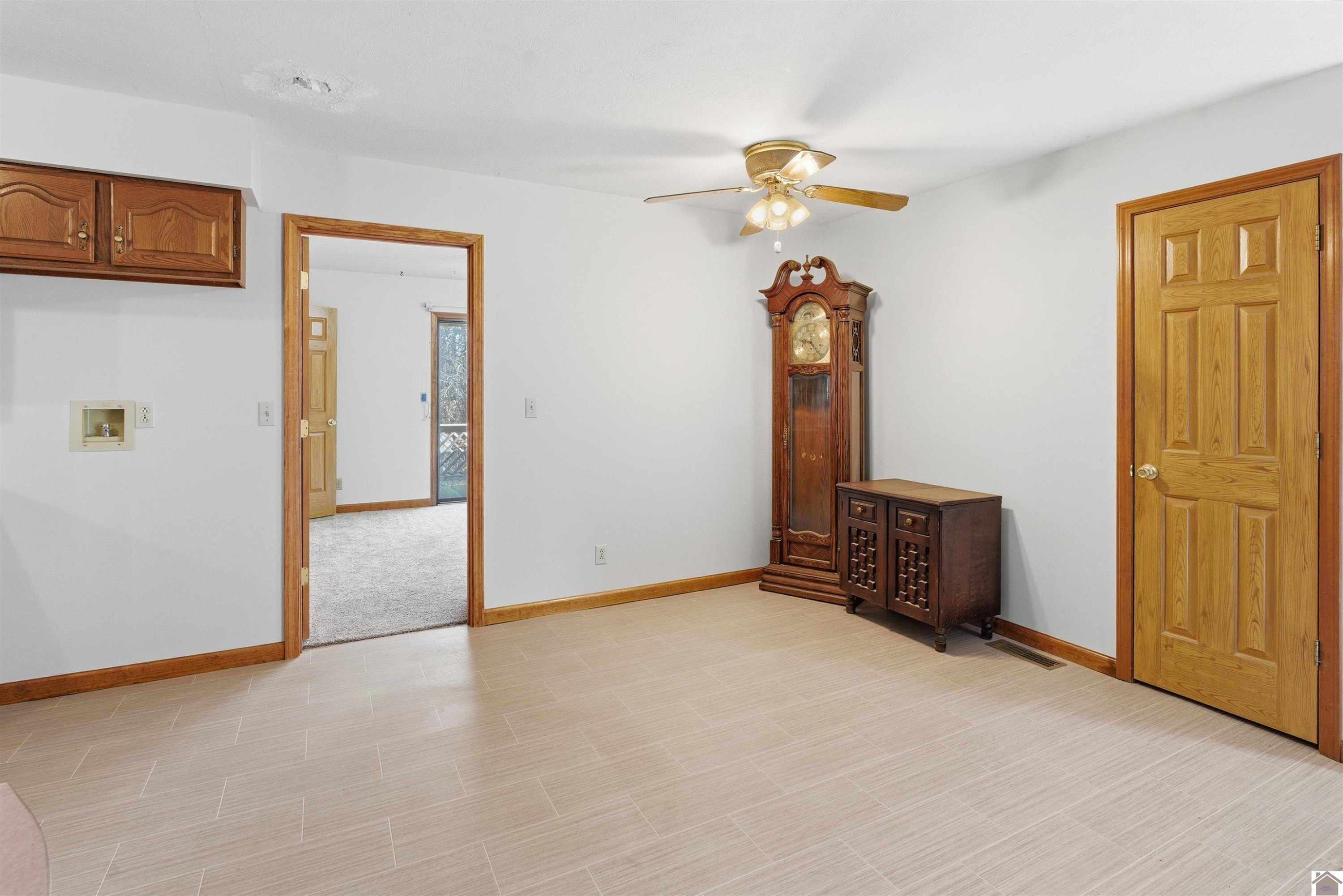 915 Jake Dukes Road Grand Rivers, KY 42045 - Photo 8 of 49 Dining Area