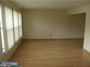86 Farmhouse Road Sicklerville, NJ 08081 - Photo 2 of 12