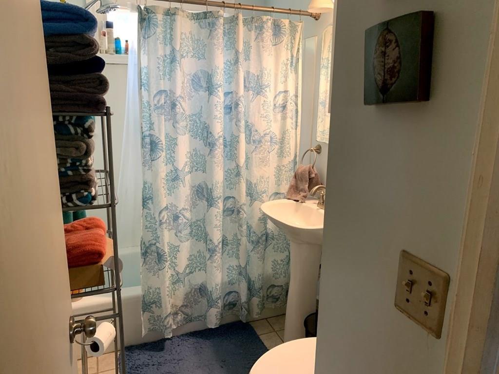 305 Surrey Road Springfield, MA 01118 - Photo 4 of 12