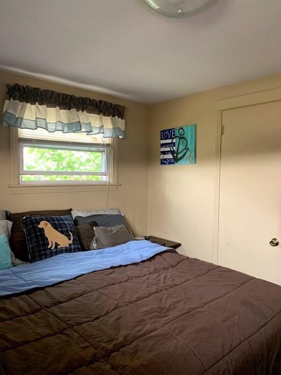 305 Surrey Road Springfield, MA 01118 - Photo 7 of 12