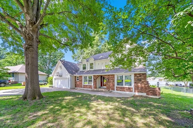 $2,900 | 1005 Johnston Drive, Raymore, MO 64083