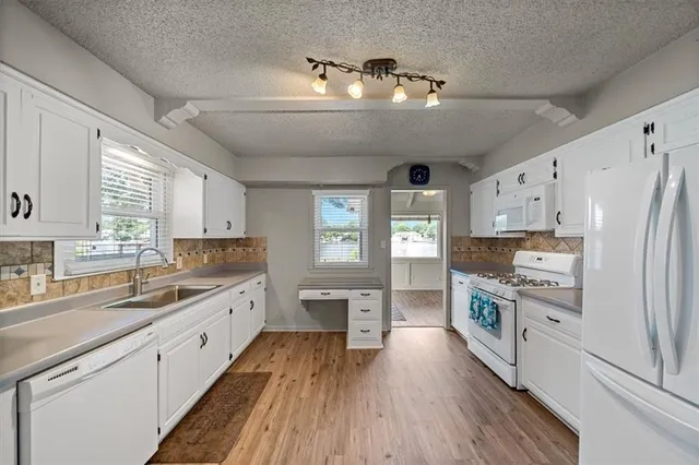 $2,900 | 1005 Johnston Drive, Raymore, MO 64083