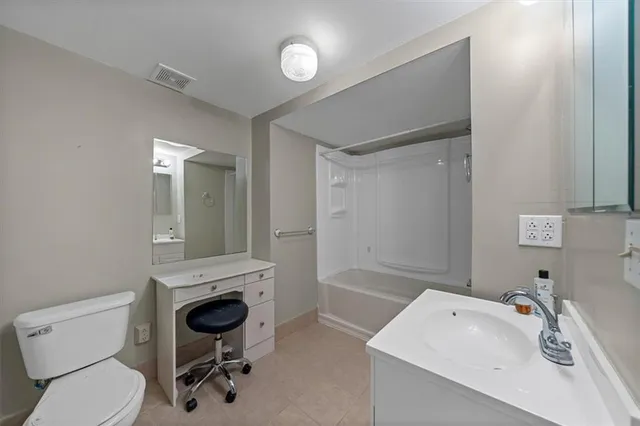 $2,900 | 1005 Johnston Drive, Raymore, MO 64083